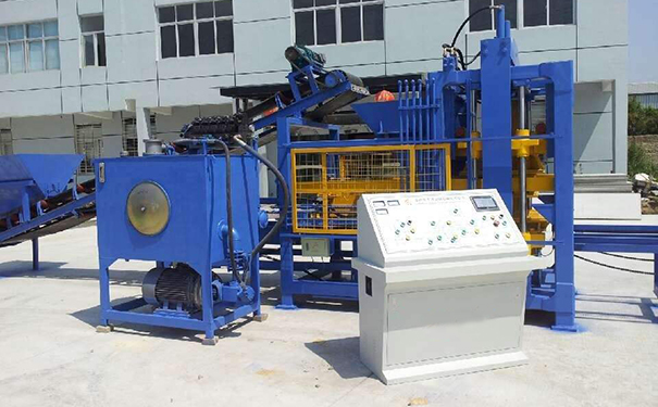 水泥制磚機在夏季高溫作業時怎樣做好維護保養